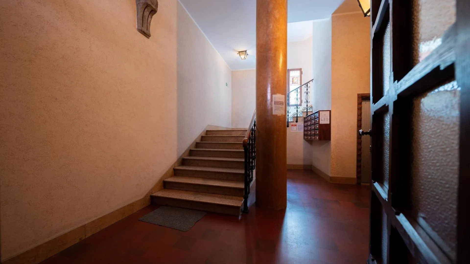 Apartment Design Suite In The Heart Of Bolognas History 1
