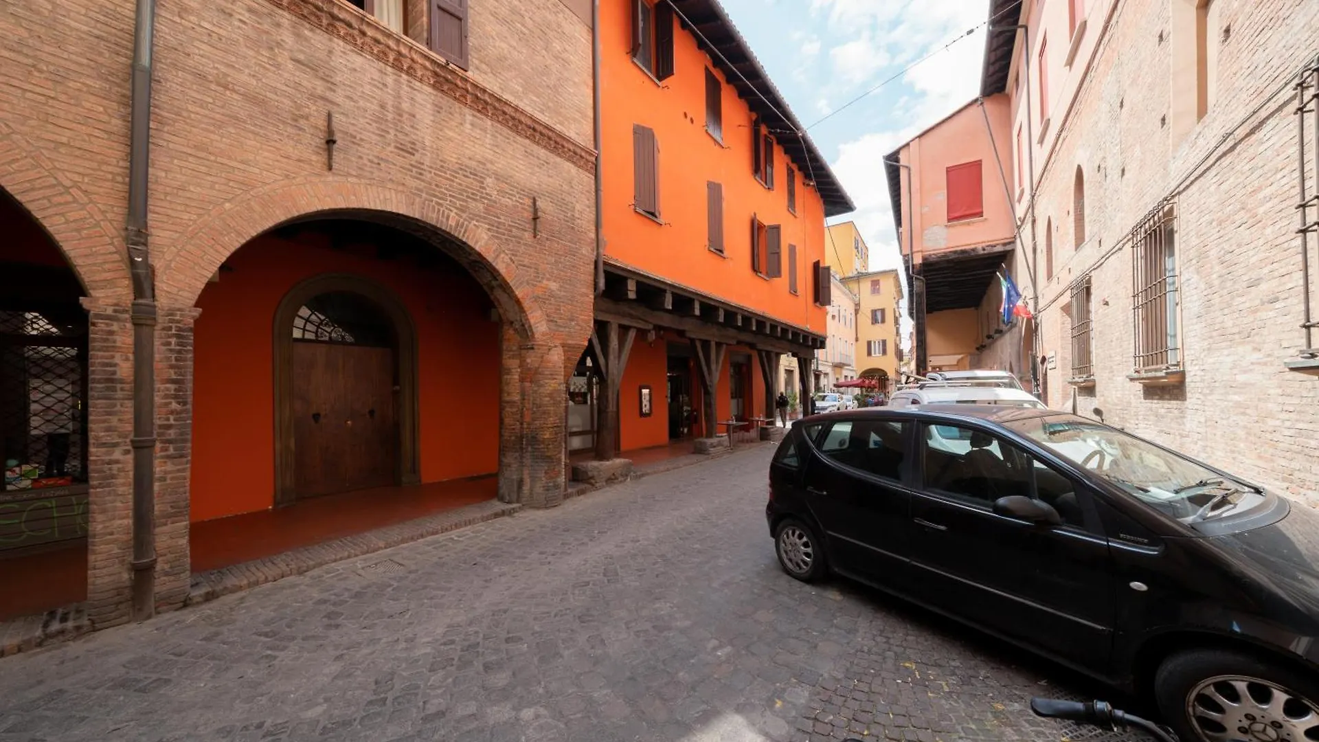 Apartment Design Suite In The Heart Of Bolognas History 1