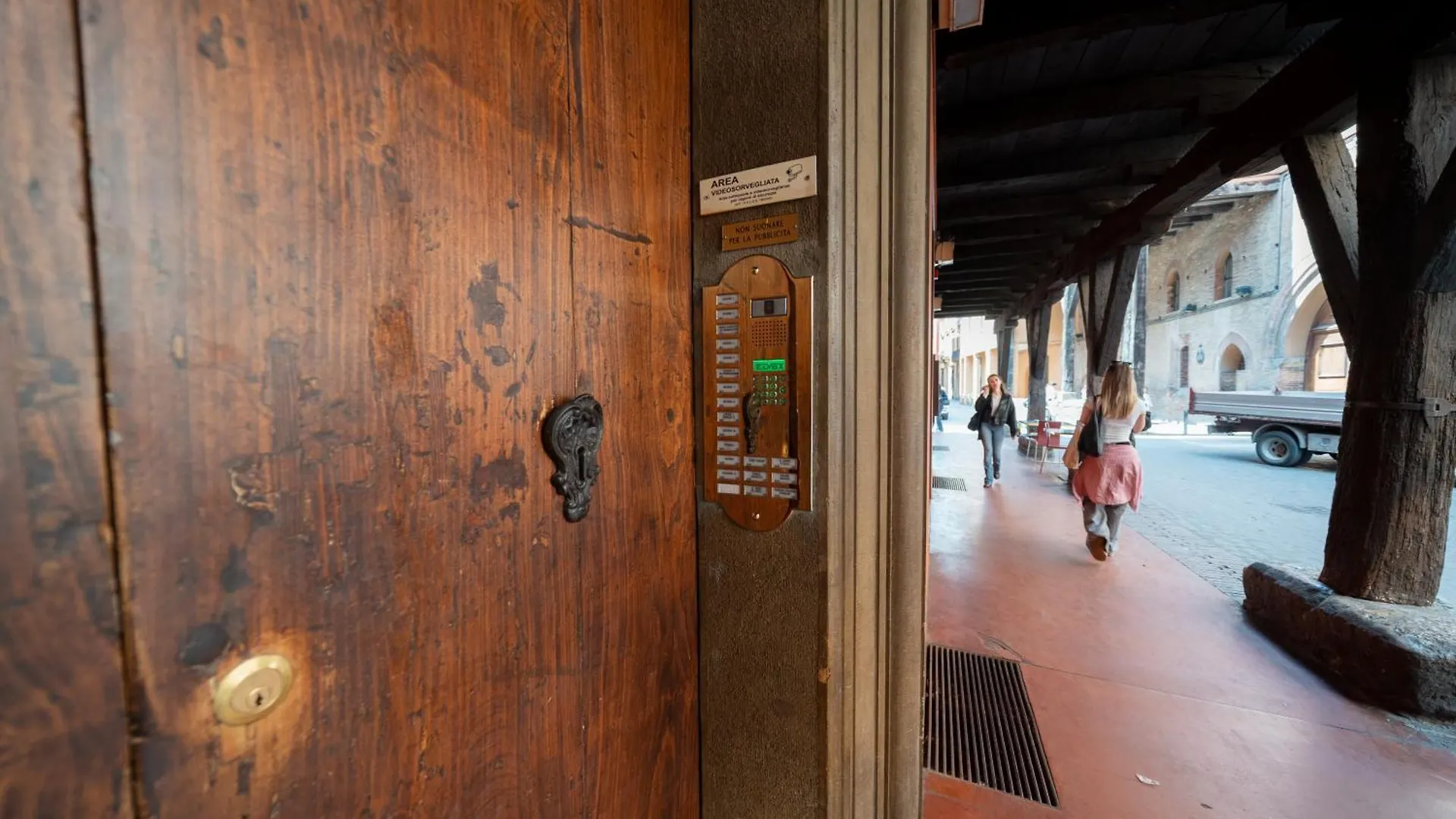 Design Suite In The Heart Of Bolognas History 1 Italy