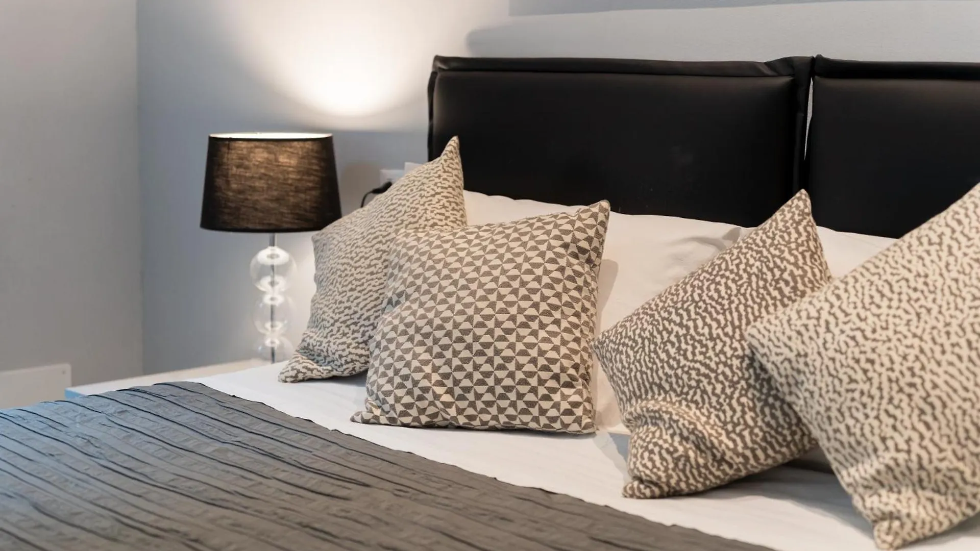 Design Suite In The Heart Of Bolognas History 1 0*, Bologna