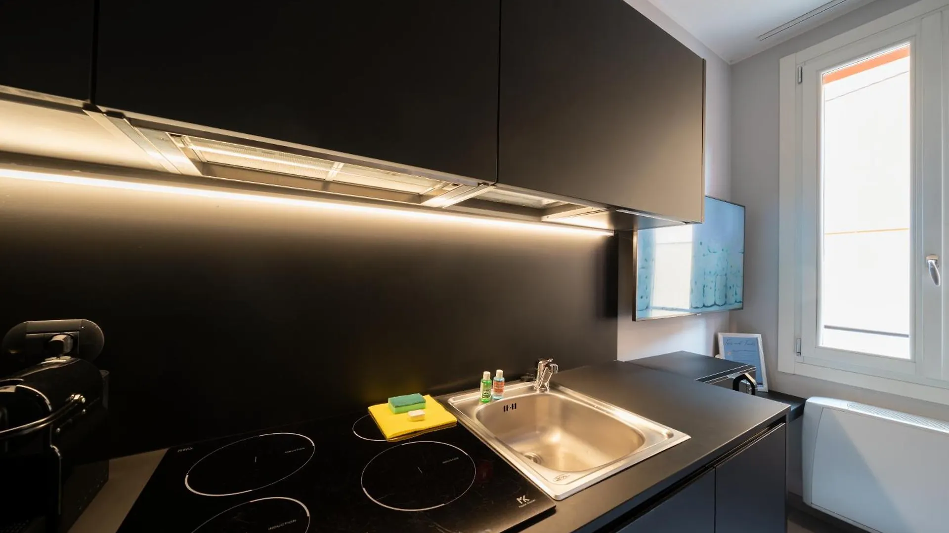 Design Suite In The Heart Of Bolognas History 1