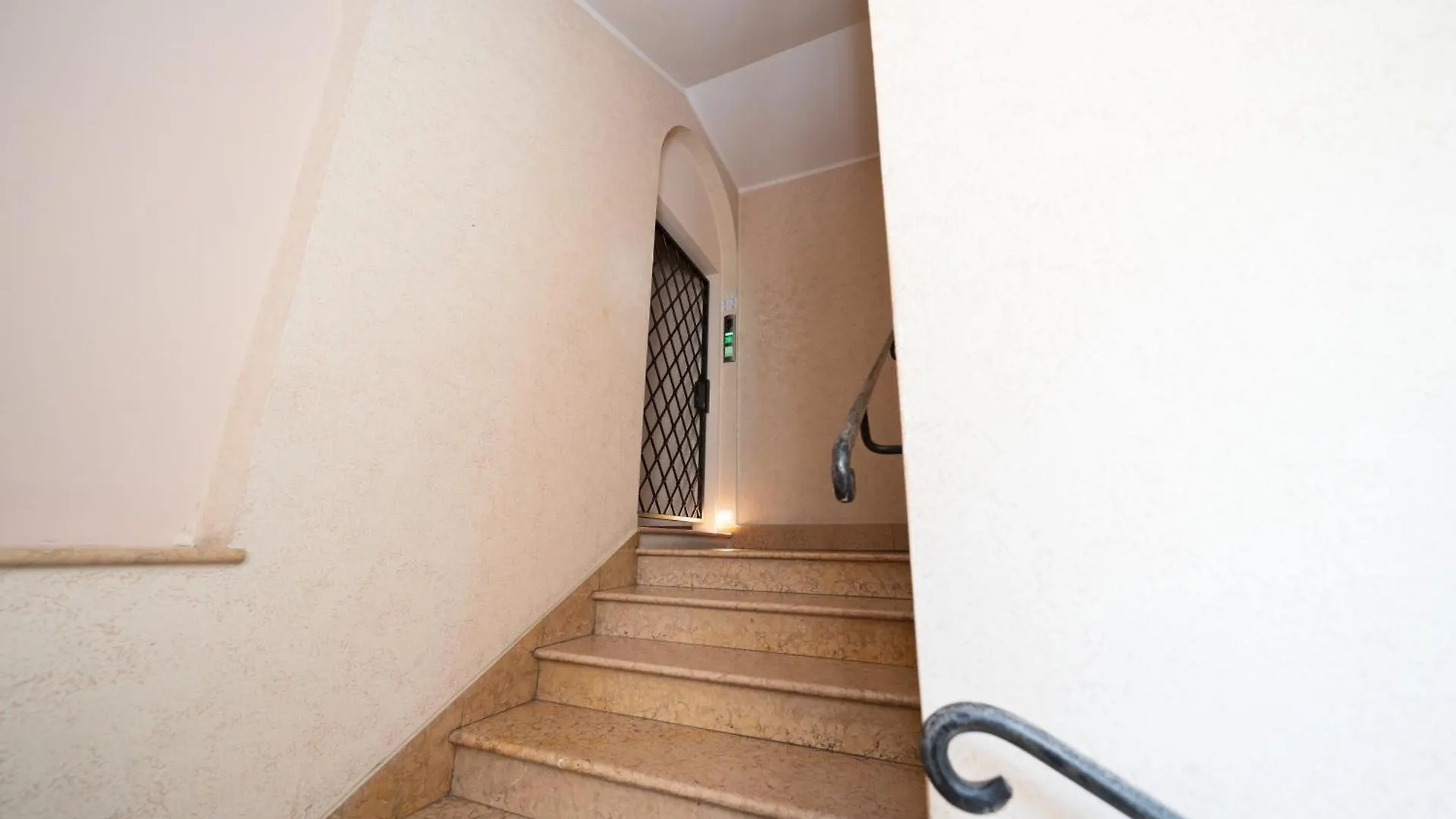Apartment Design Suite In The Heart Of Bolognas History 1