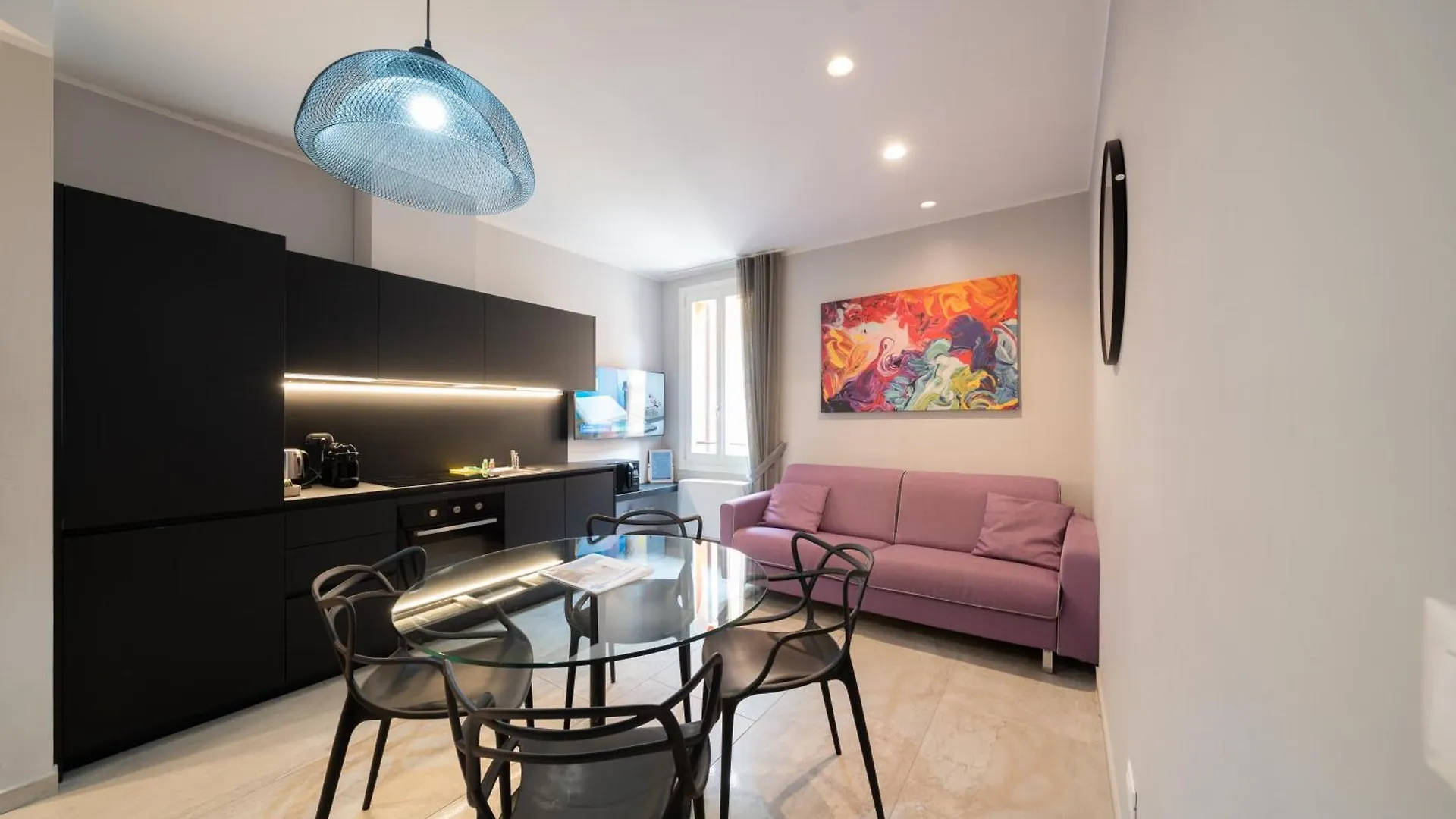 Design Suite In The Heart Of Bolognas History 1 بولونيا