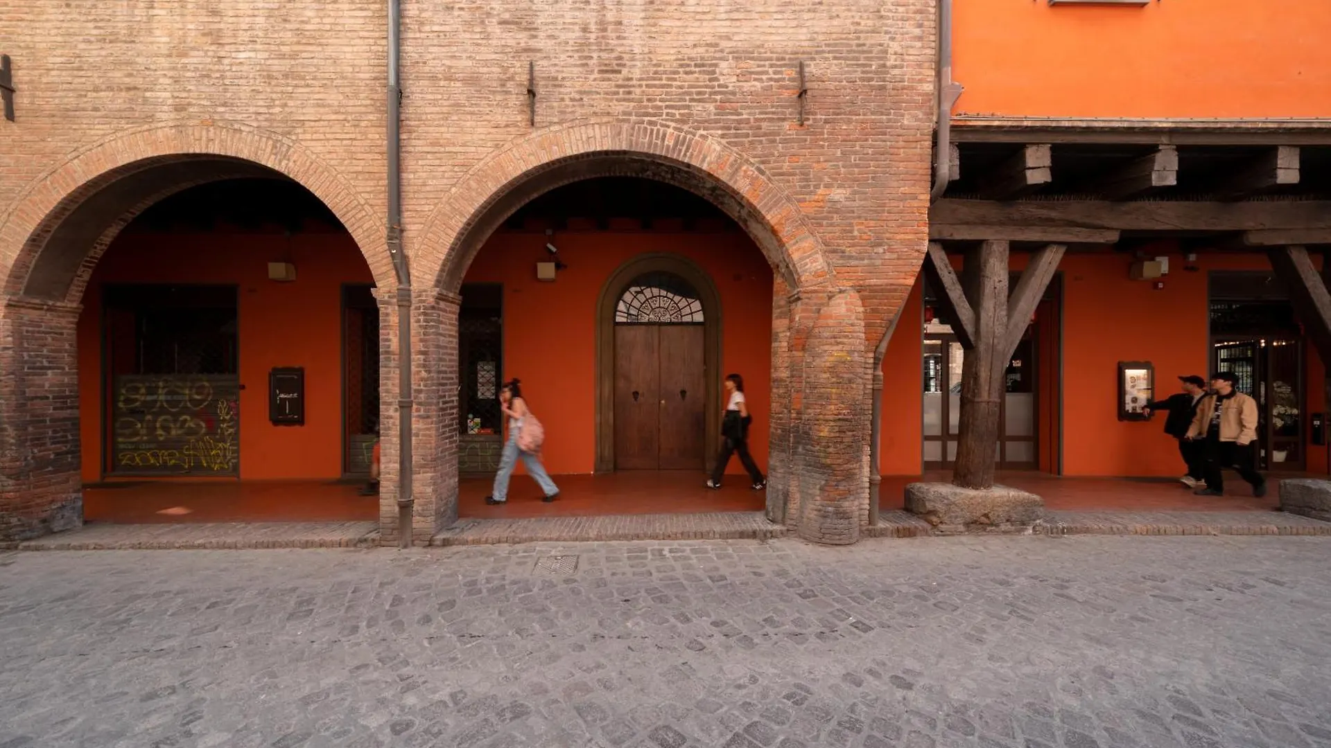 Design Suite In The Heart Of Bolognas History 1 شقة