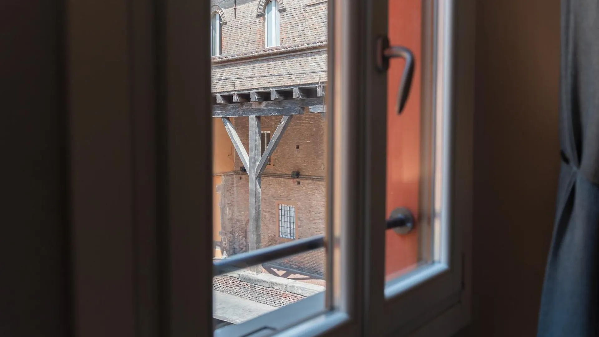 Design Suite In The Heart Of Bolognas History 1