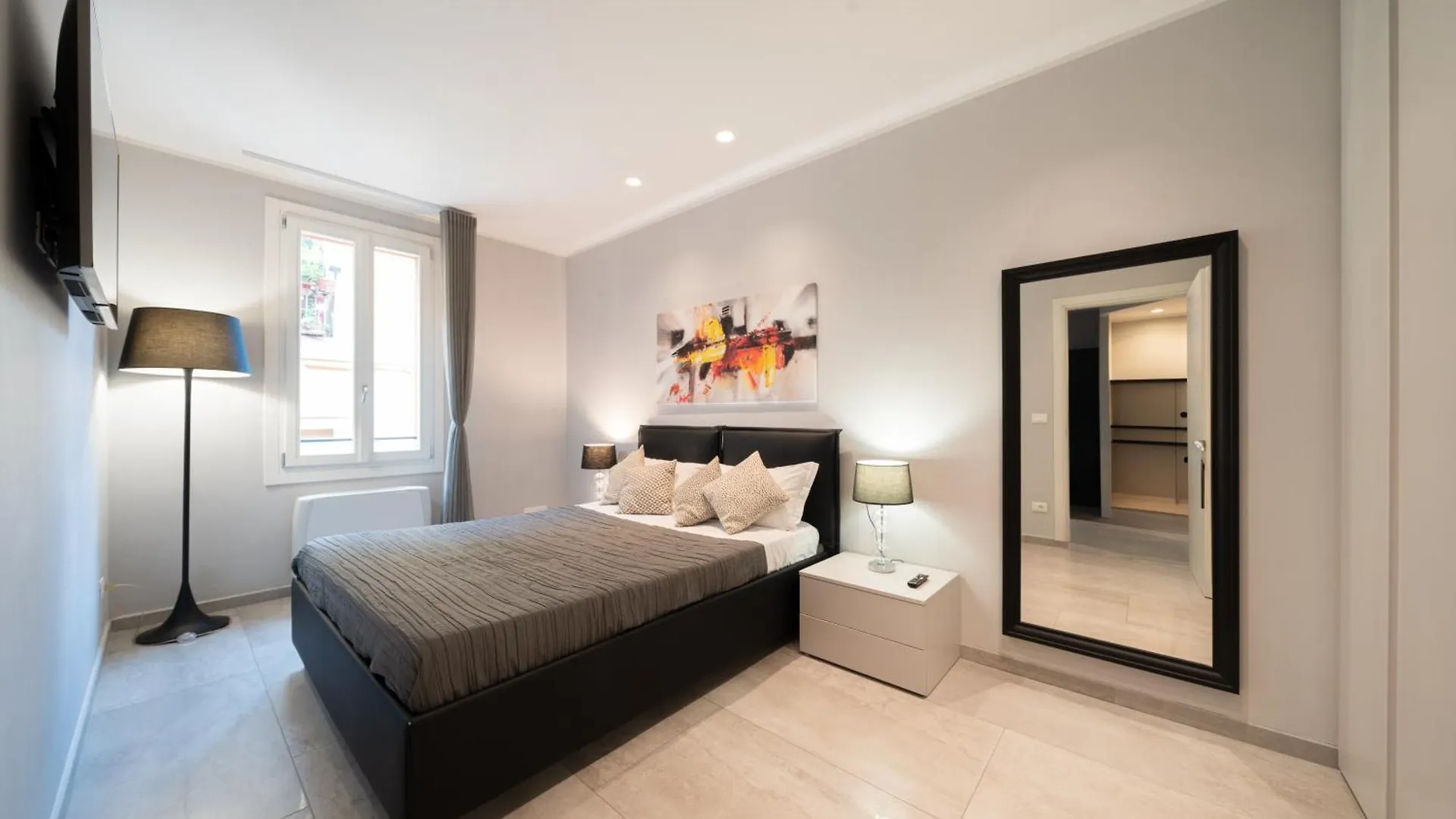Design Suite In The Heart Of Bolognas History 1 0*, بولونيا