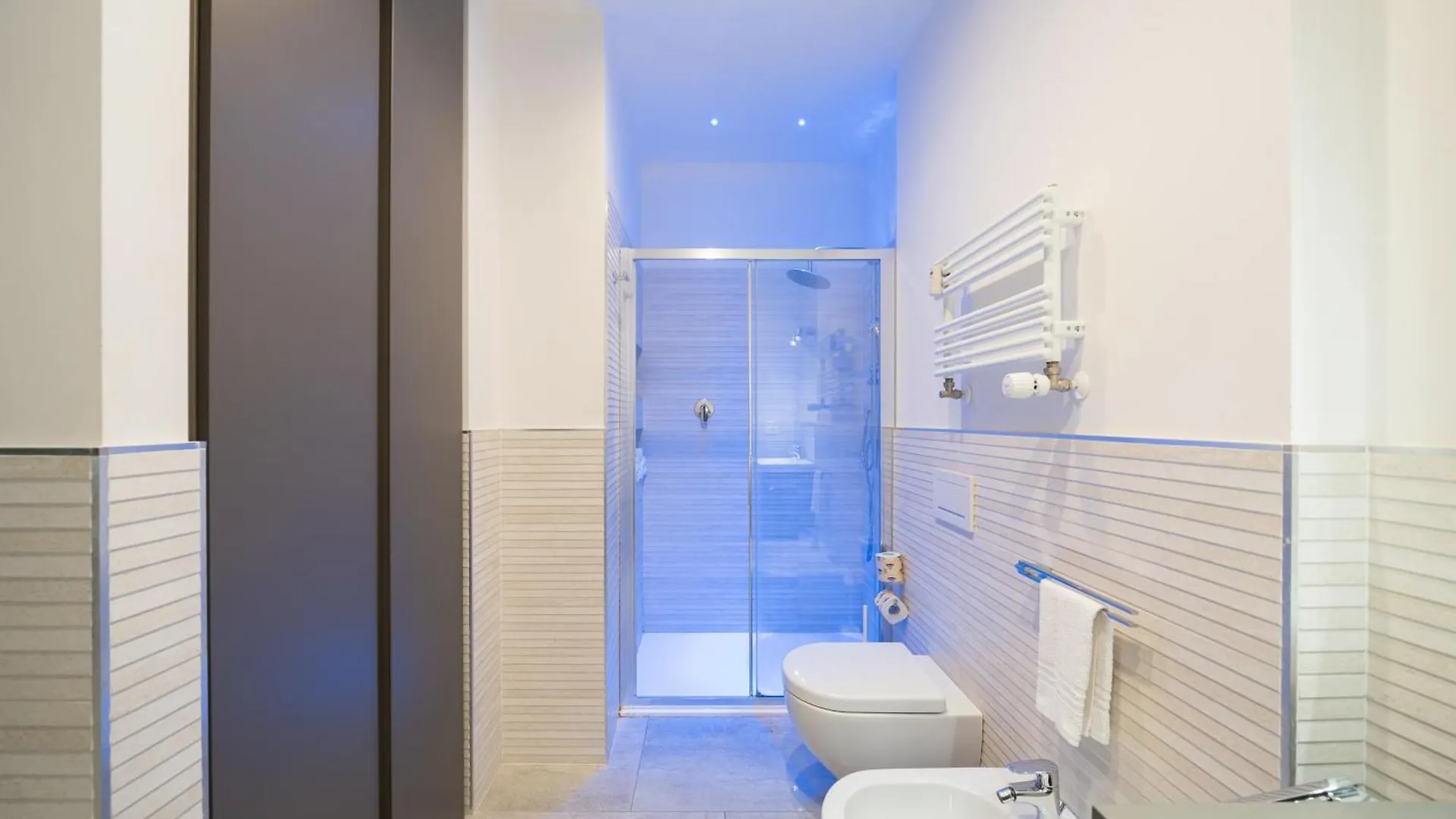 Design Suite In The Heart Of Bolognas History 1 إيطاليا